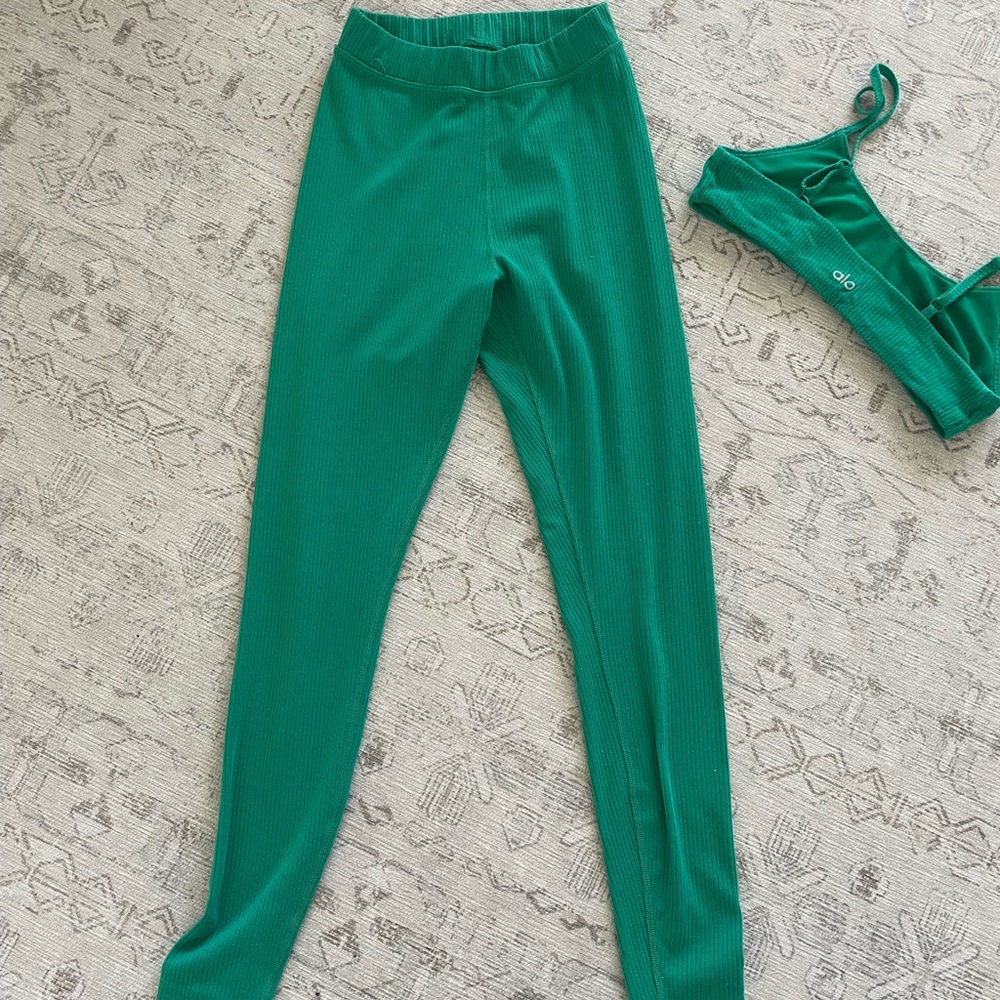 Alo legging and bra set - Picture 4 of 6